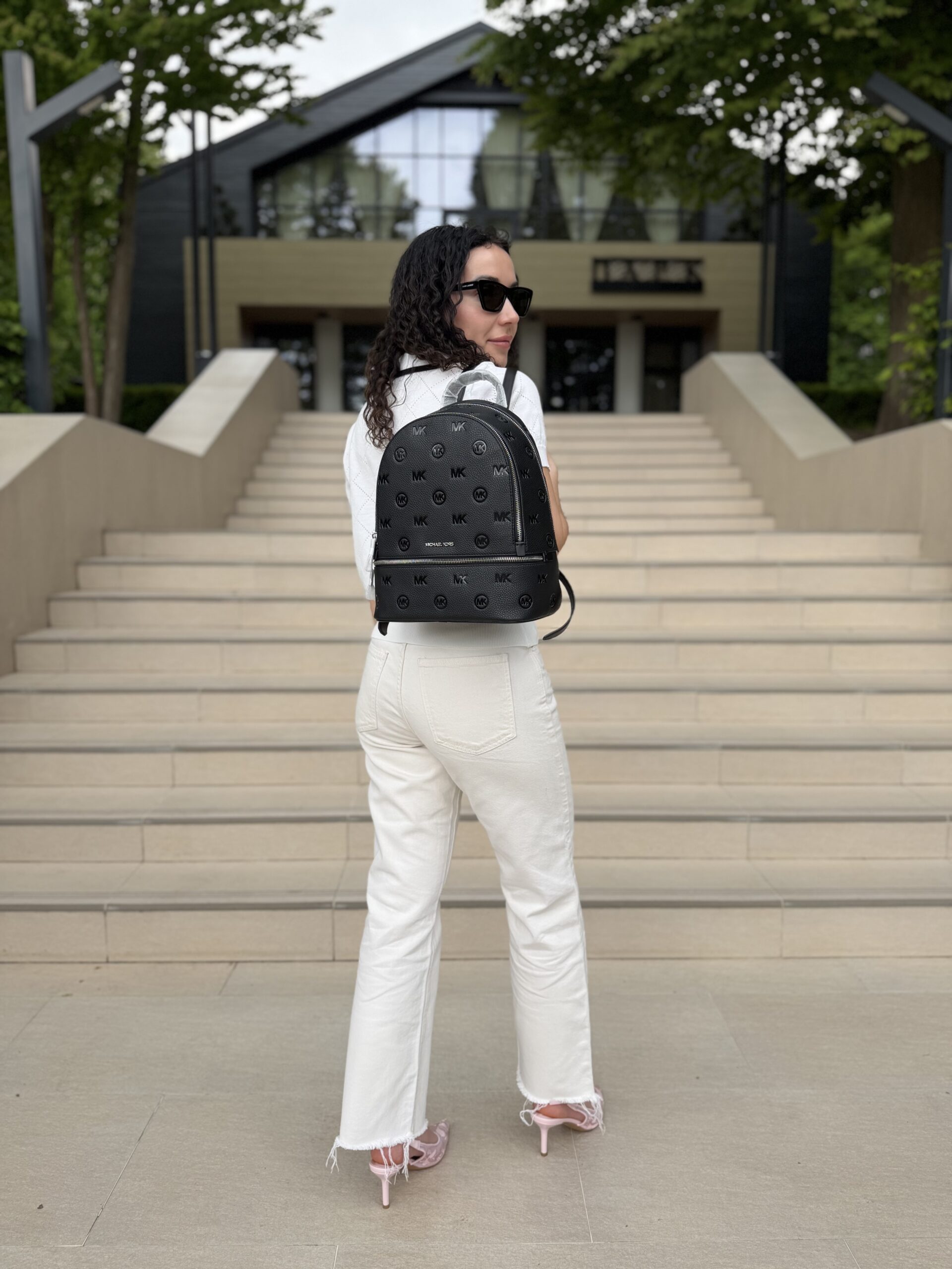 Rhea Medium Logo Debossed Backpack у кольорі Black — жіночий рюкзак Michael Kors - Зображення 6