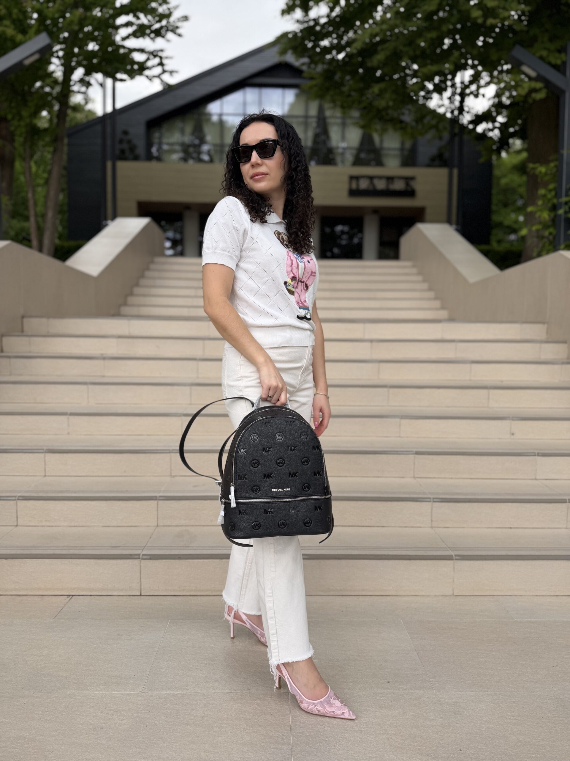 Rhea Medium Logo Debossed Backpack у кольорі Black — жіночий рюкзак Michael Kors - Зображення 7