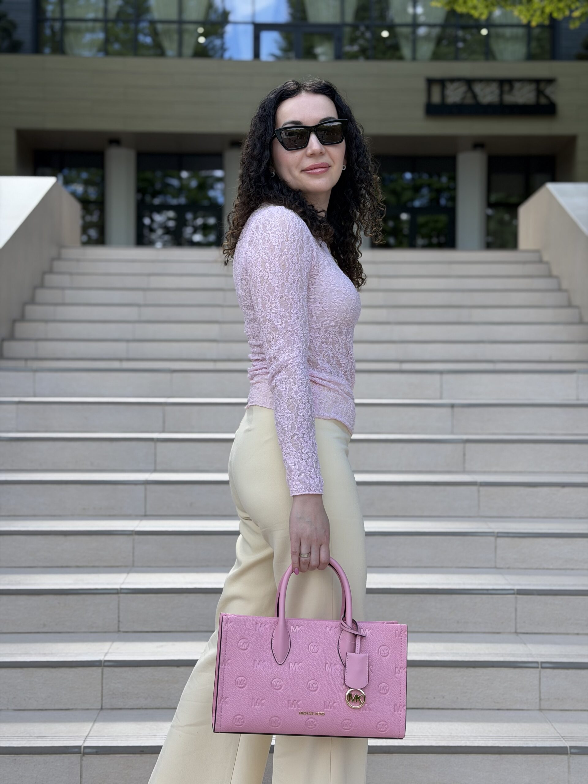 Mirella Medium Logo Debossed Satchel у кольорі Carnation — жіноча сумка Michael Kors - Зображення 5