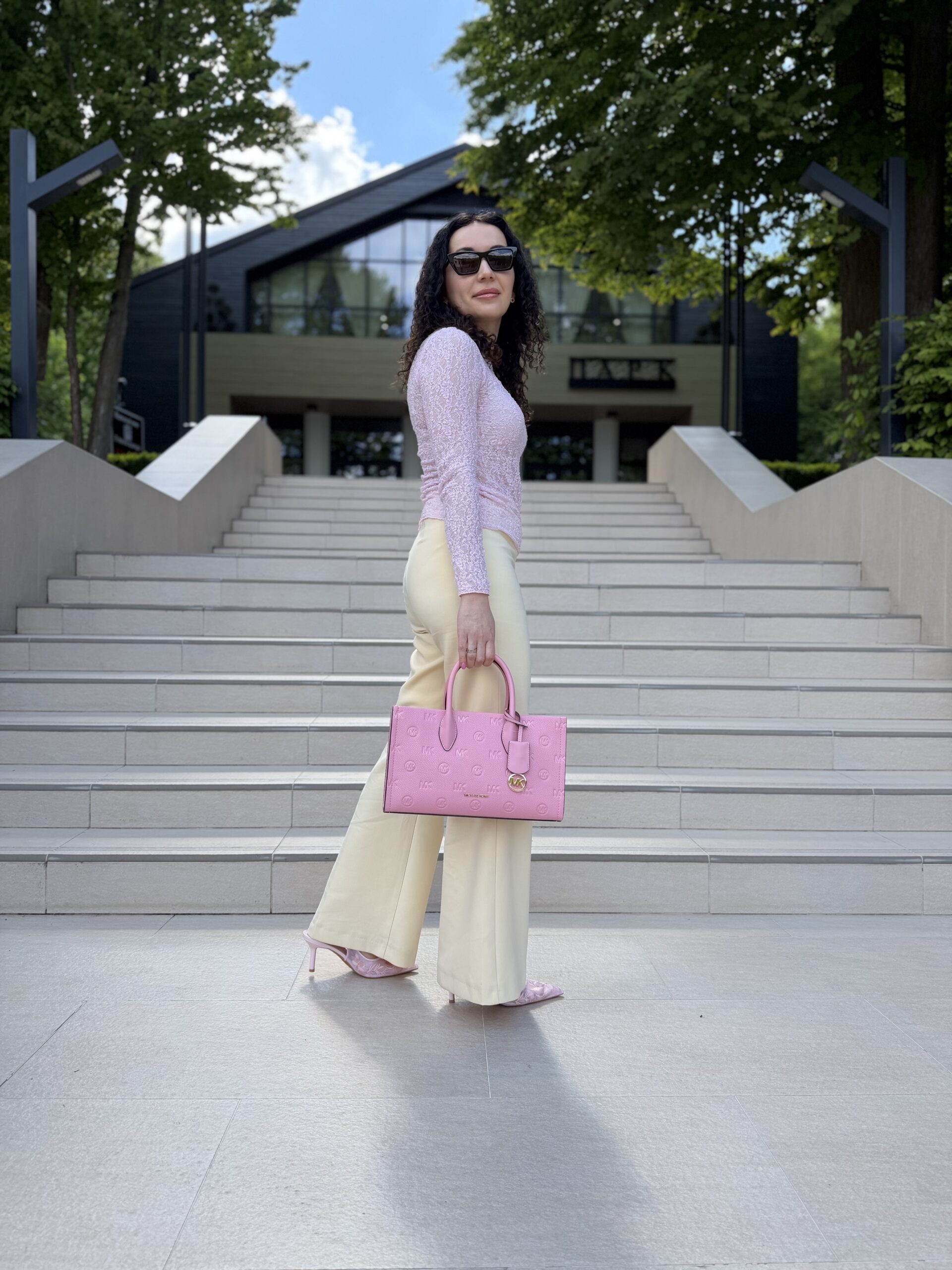 Mirella Medium Logo Debossed Satchel у кольорі Carnation — жіноча сумка Michael Kors - Зображення 3