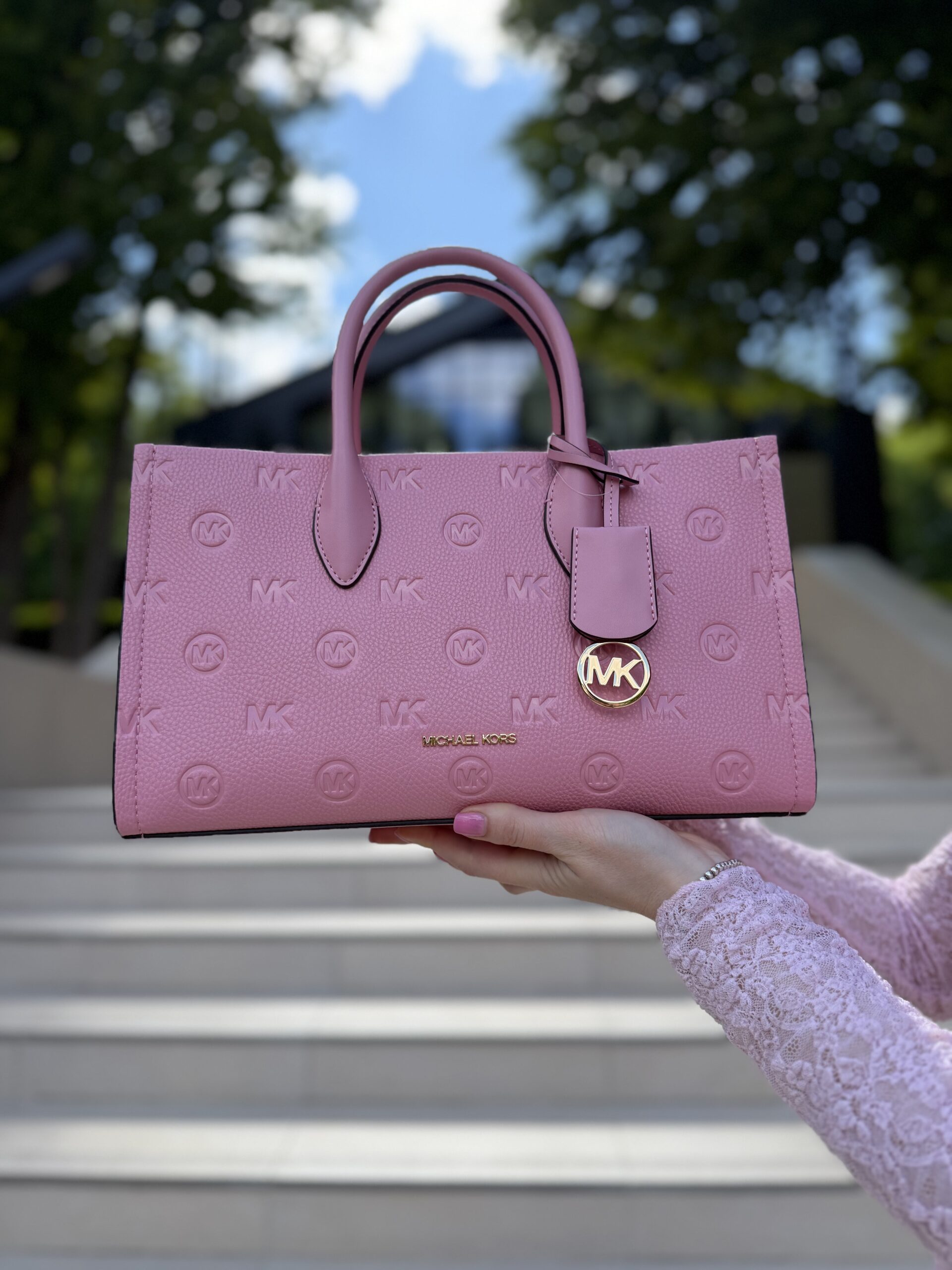 Mirella Medium Logo Debossed Satchel у кольорі Carnation — жіноча сумка Michael Kors