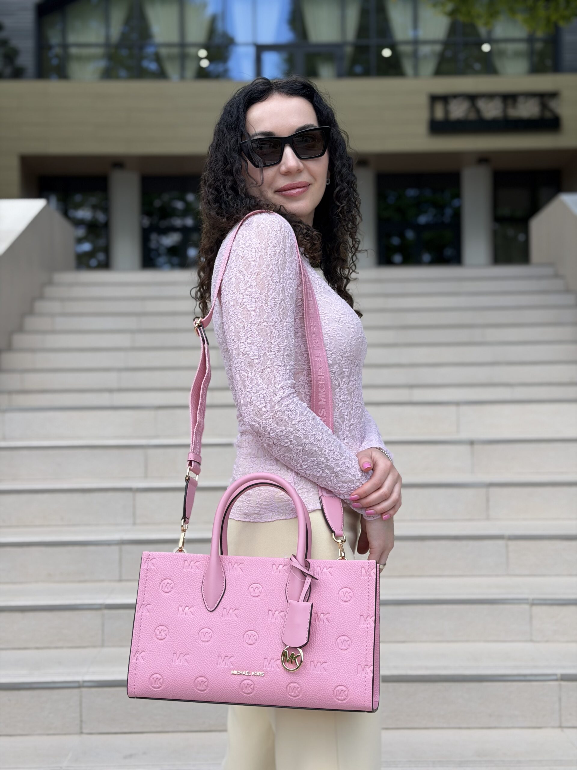 Mirella Medium Logo Debossed Satchel у кольорі Carnation — жіноча сумка Michael Kors - Зображення 4