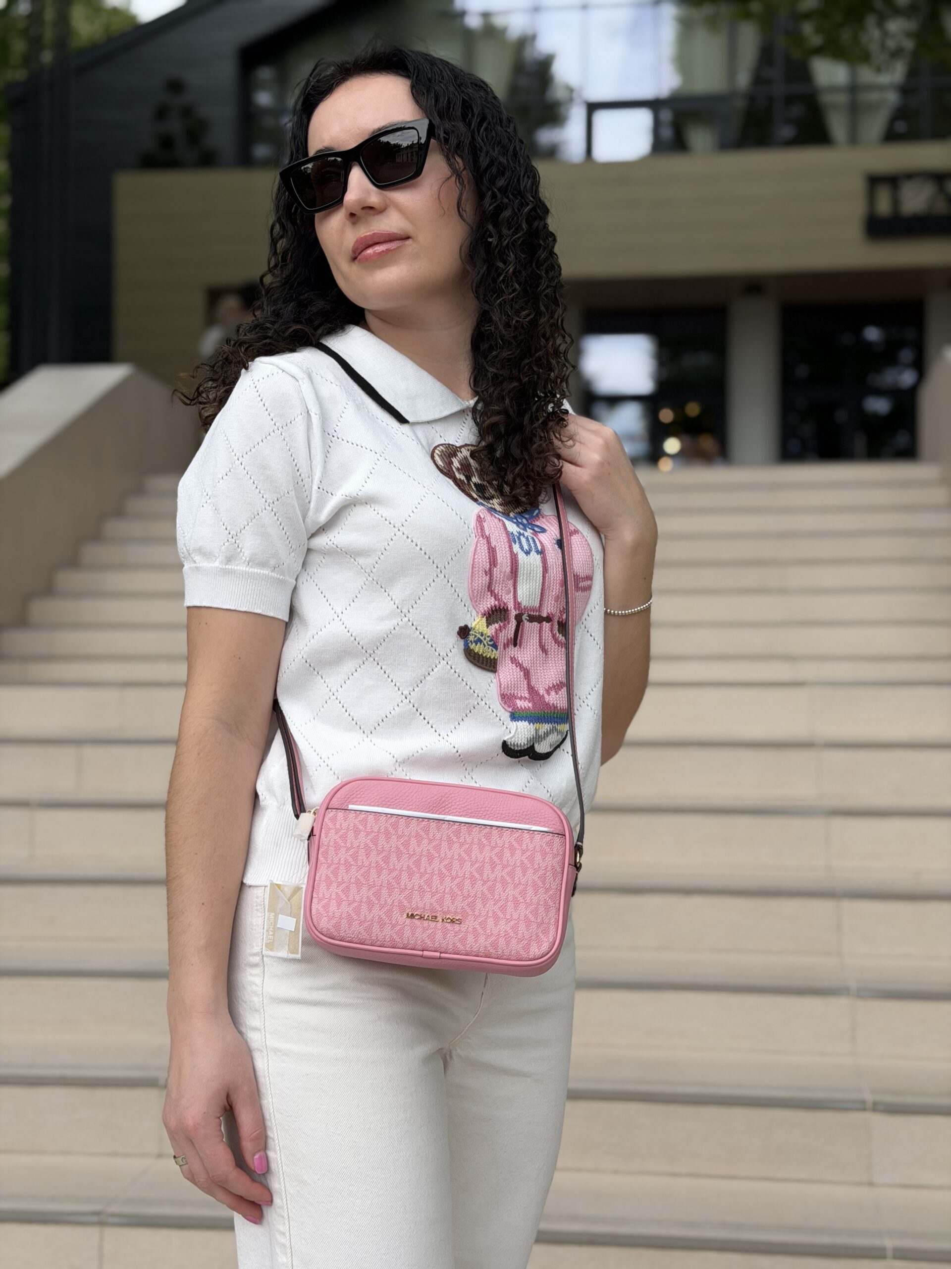 Jet Set Small Signature Logo Camera Crossbody Bag у кольорі Carnation Oeillet — жіноча сумка Michael Kors - Зображення 4