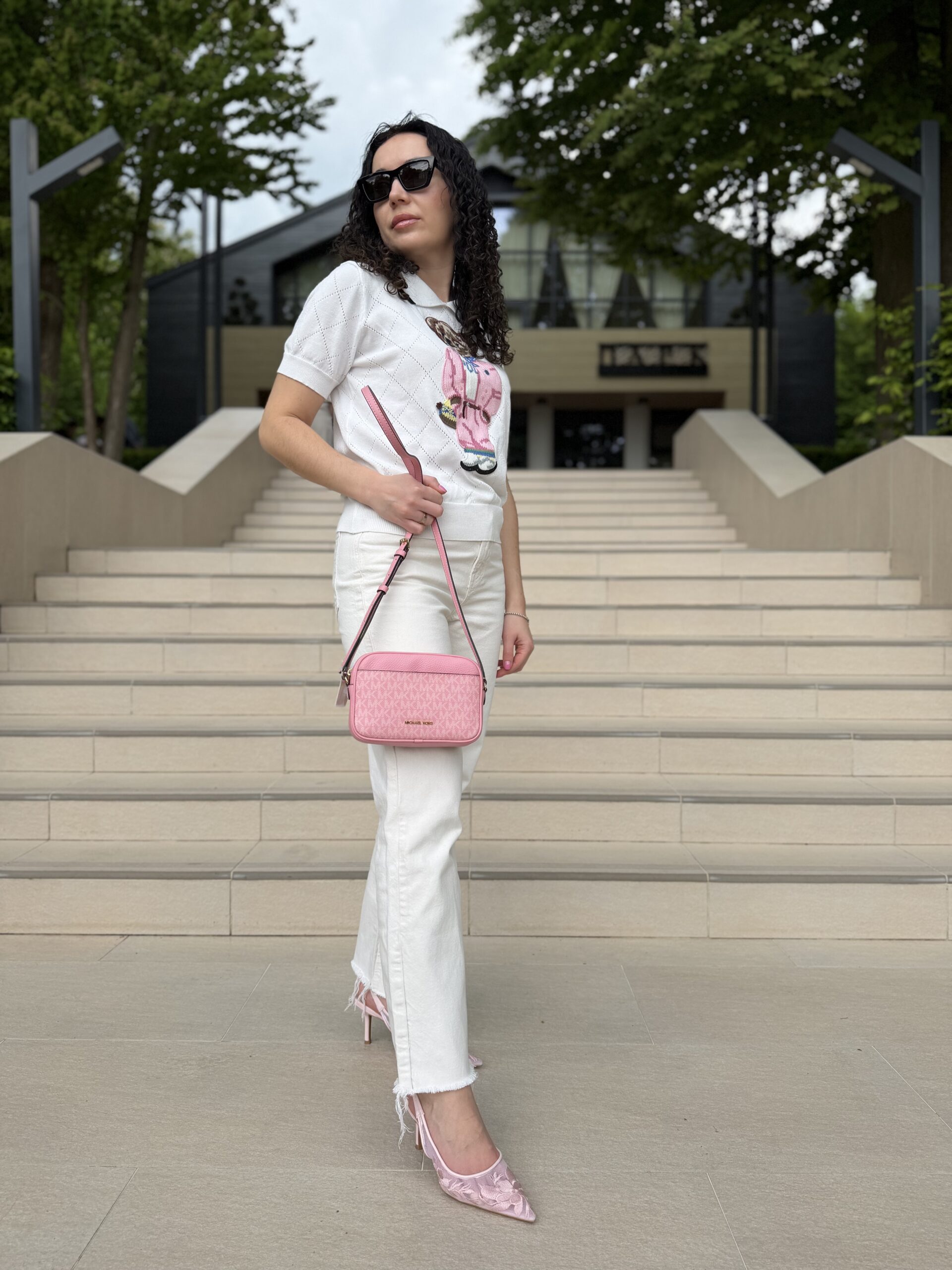 Jet Set Small Signature Logo Camera Crossbody Bag у кольорі Carnation Oeillet — жіноча сумка Michael Kors - Зображення 7