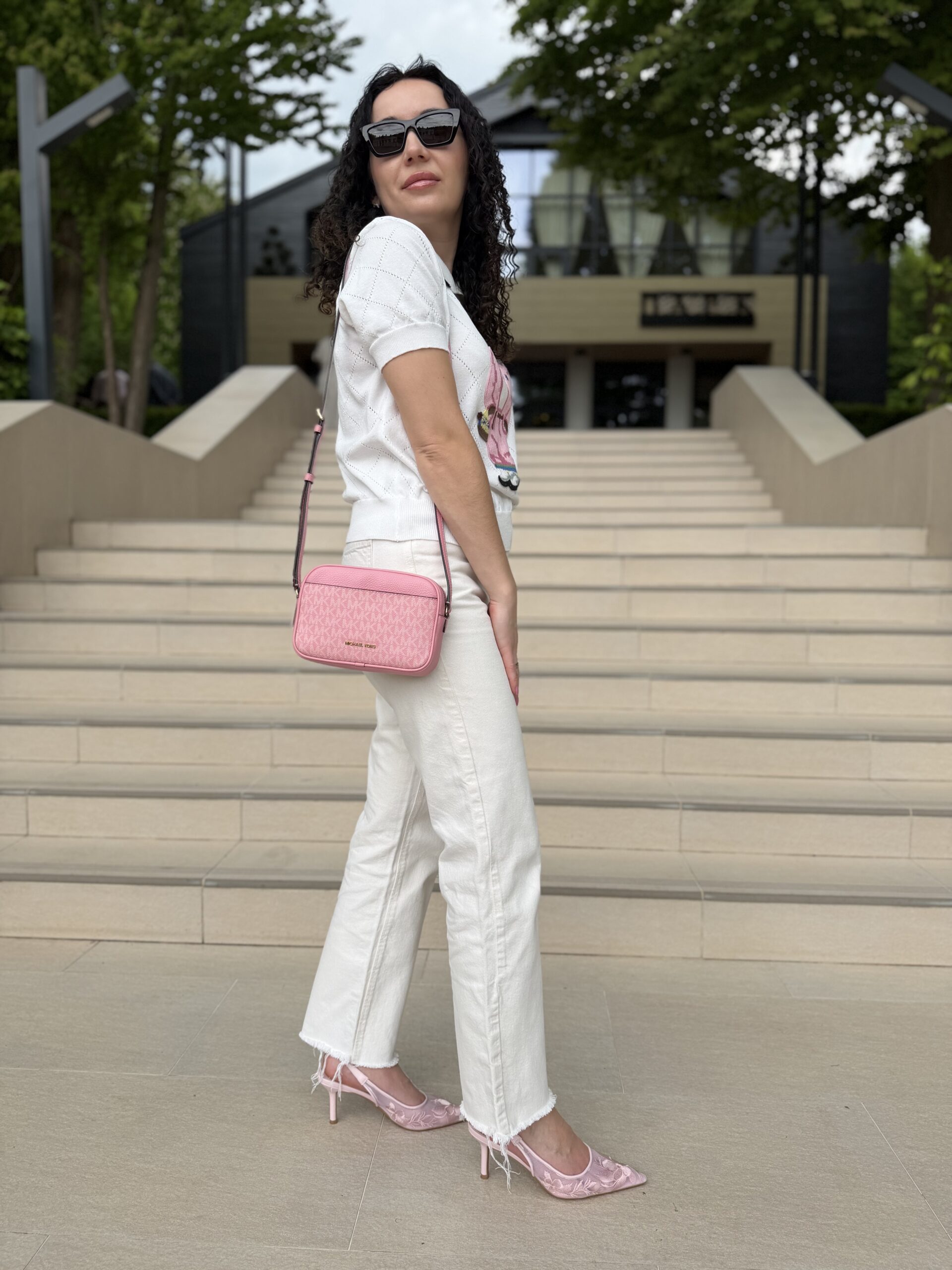 Jet Set Small Signature Logo Camera Crossbody Bag у кольорі Carnation Oeillet — жіноча сумка Michael Kors - Зображення 8