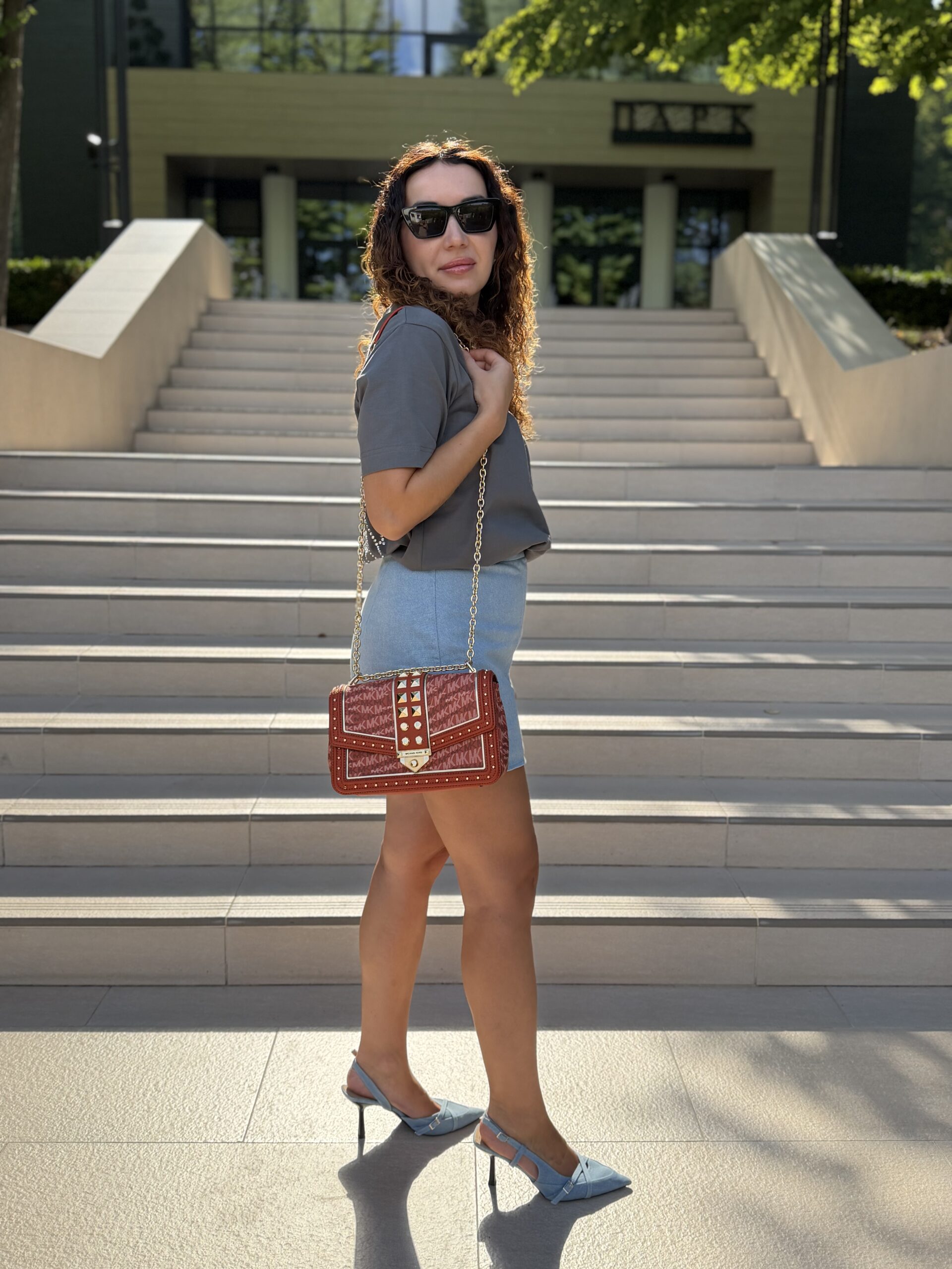 Soho Large Animal Print Logo Shoulder Bag у кольорі Deep Orange - жіноча сумочка Michael Kors - Зображення 10