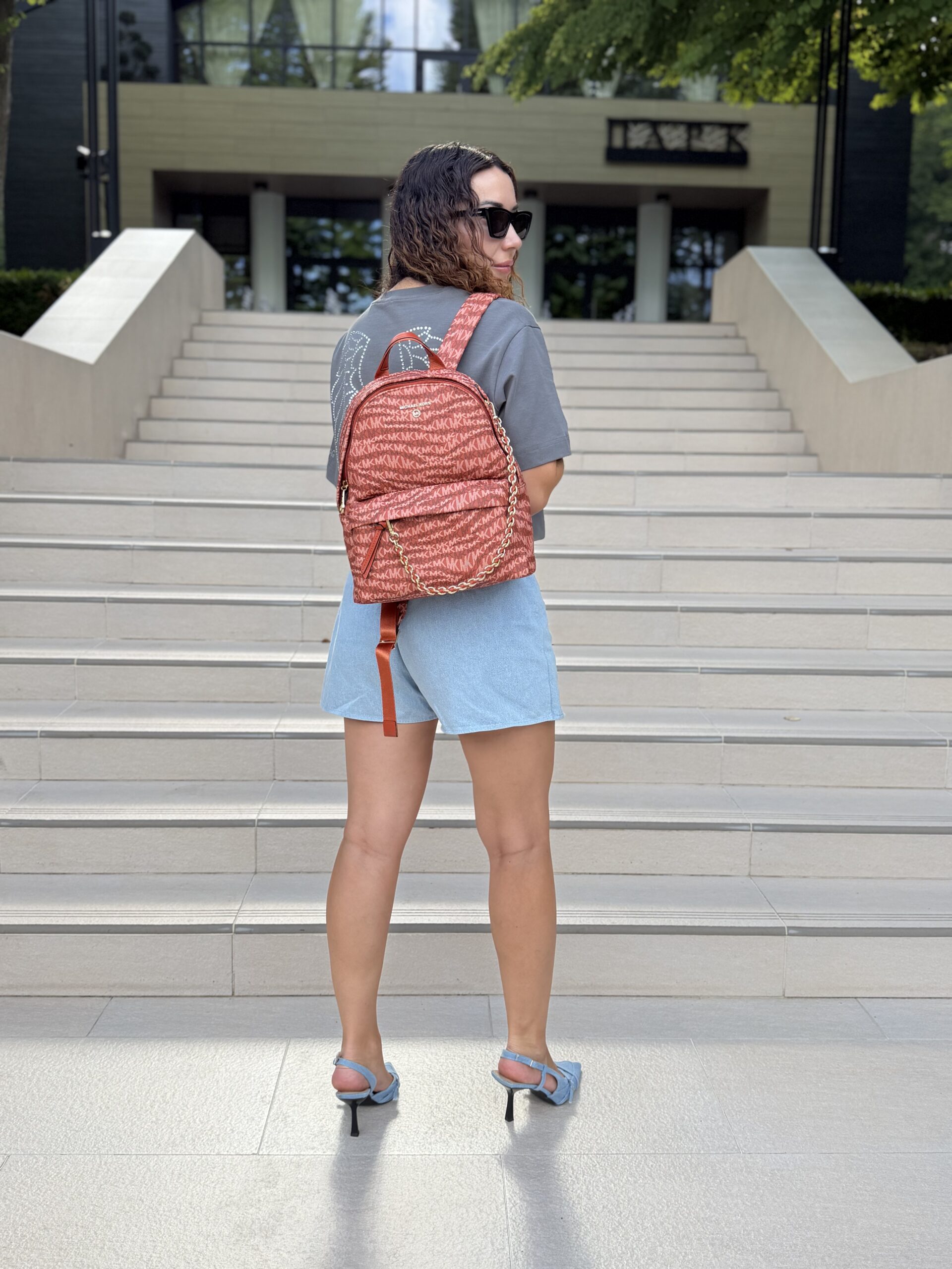 Slater Medium Animal Print Logo Backpack у кольорі Deep Orange - жіночий рюкзак Michael Kors - Зображення 7