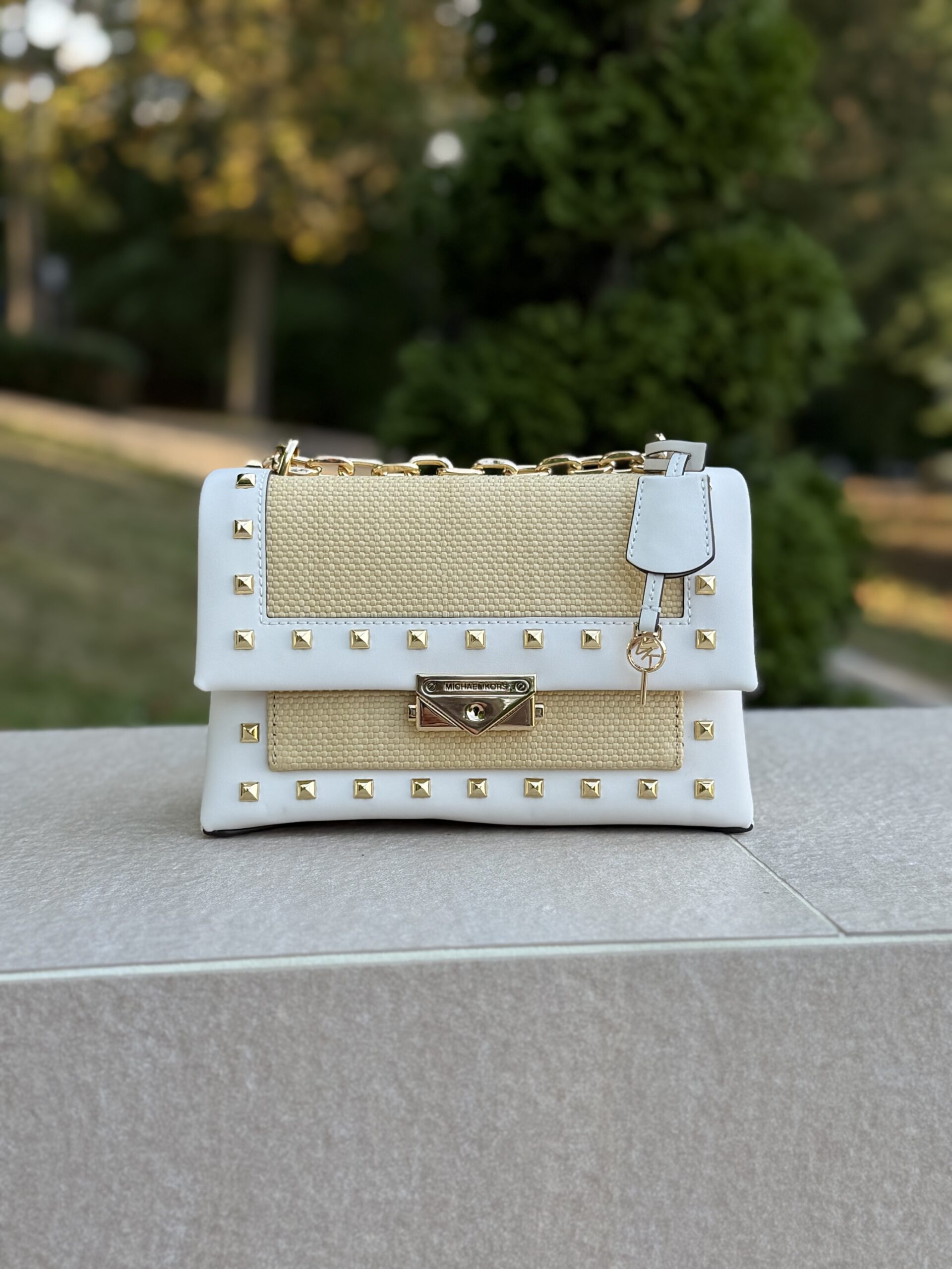 Cece Medium Straw and Studded Shoulder Bag у кольорі Optic White - жіноча сумочка Michael Kors - Зображення 9