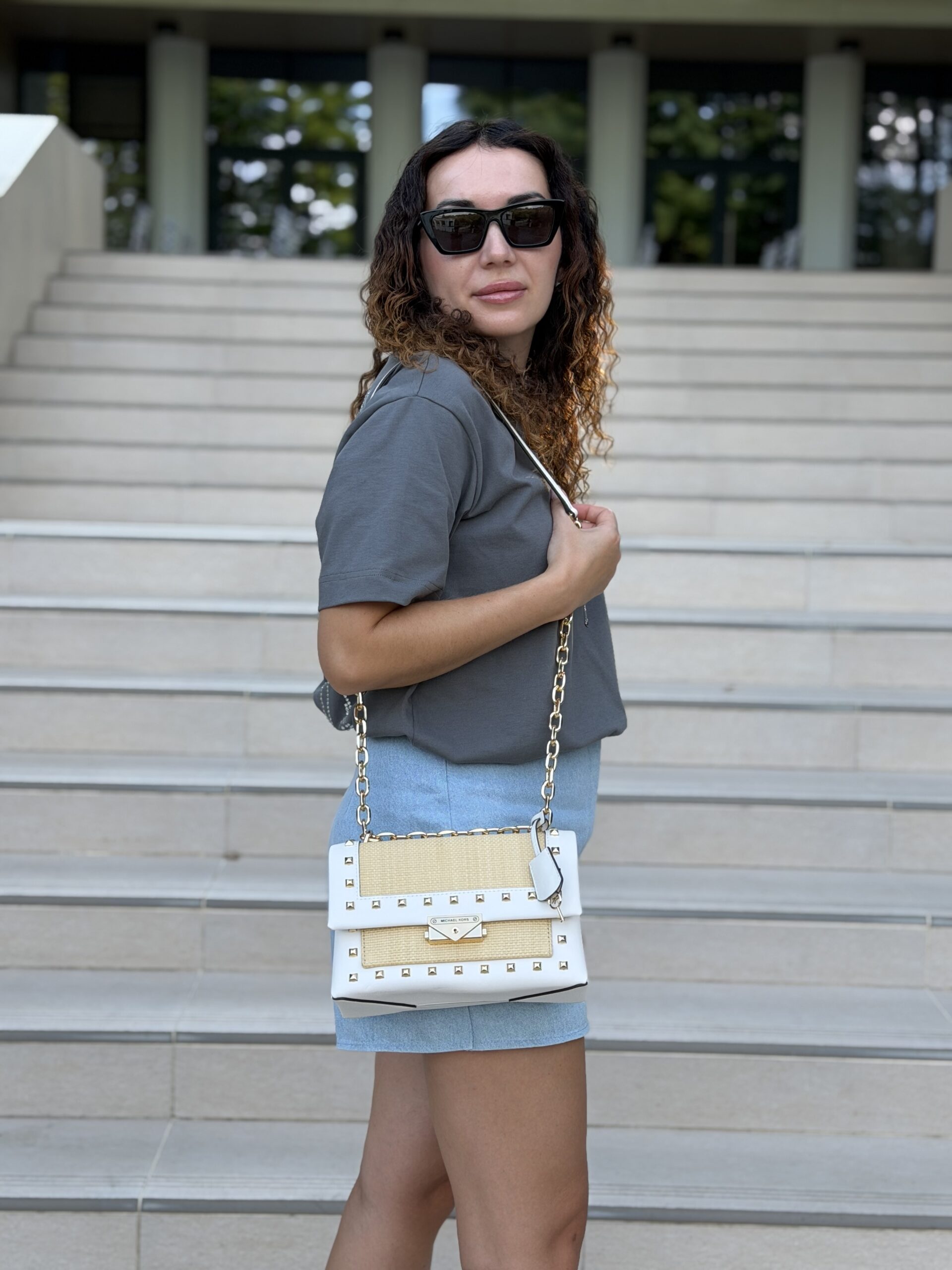 Cece Medium Straw and Studded Shoulder Bag у кольорі Optic White - жіноча сумочка Michael Kors - Зображення 8