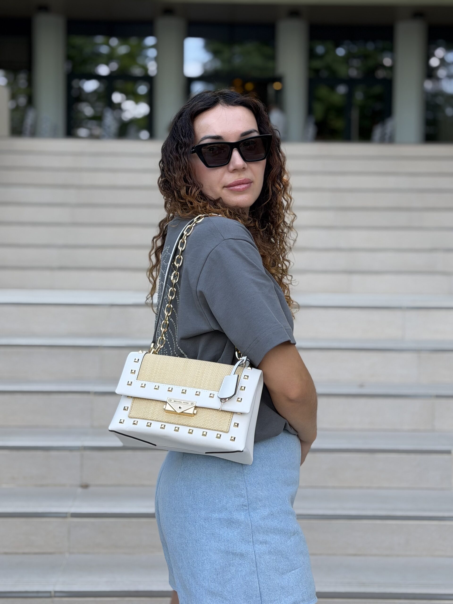 Cece Medium Straw and Studded Shoulder Bag у кольорі Optic White - жіноча сумочка Michael Kors - Зображення 3
