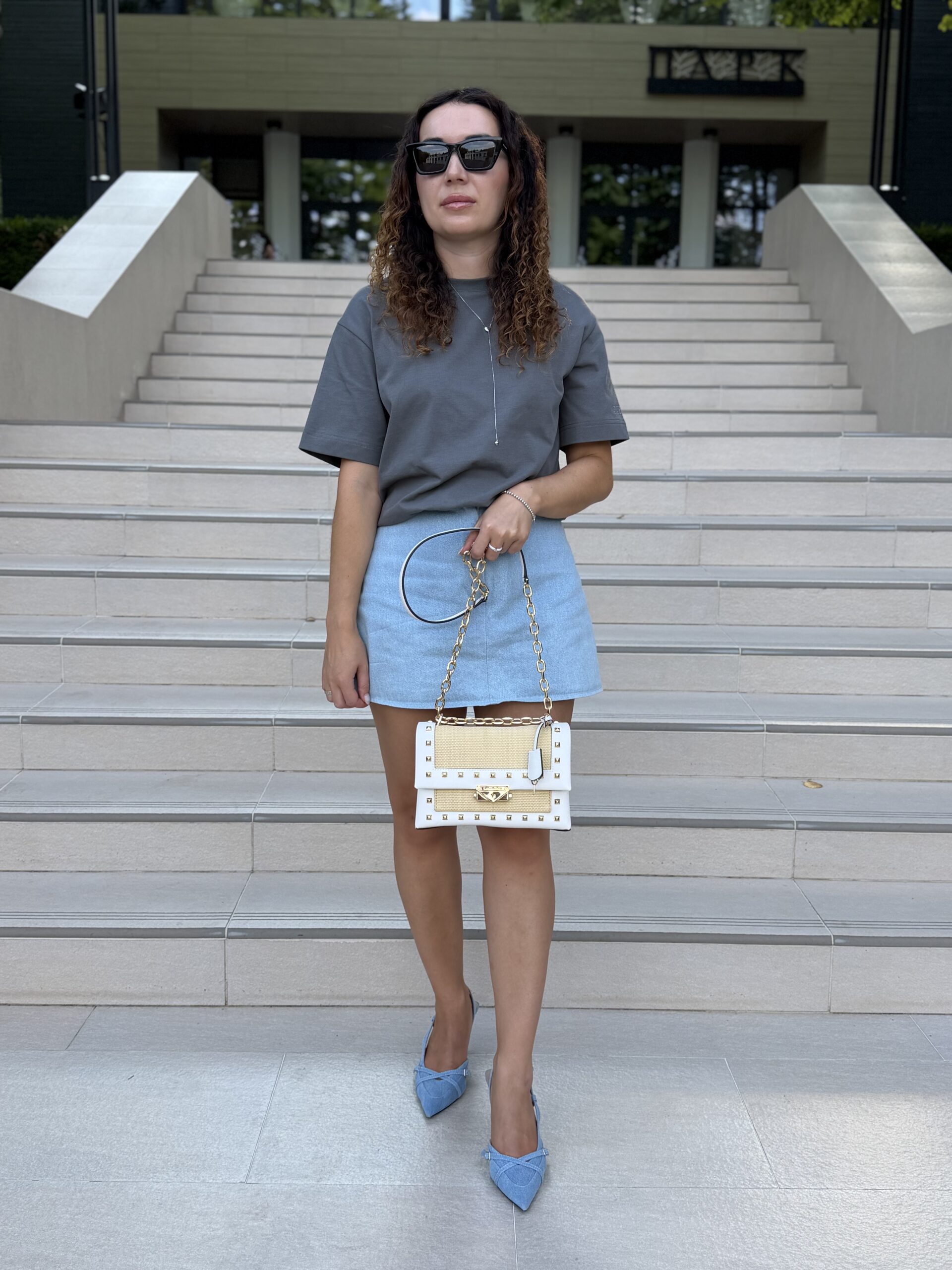 Cece Medium Straw and Studded Shoulder Bag у кольорі Optic White - жіноча сумочка Michael Kors - Зображення 2