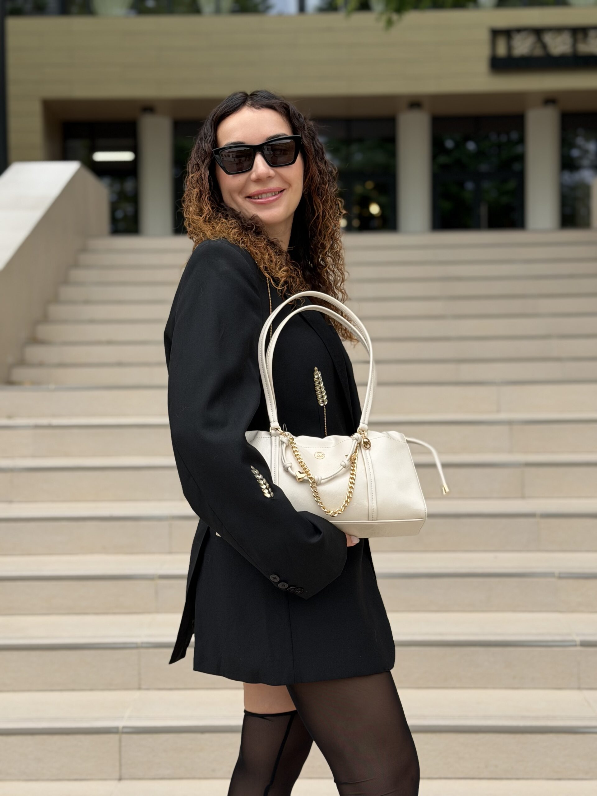 Matilda Small Cinched Shoulder Bag у кольорі Cream — жіноча сумка Michael Kors - Зображення 9