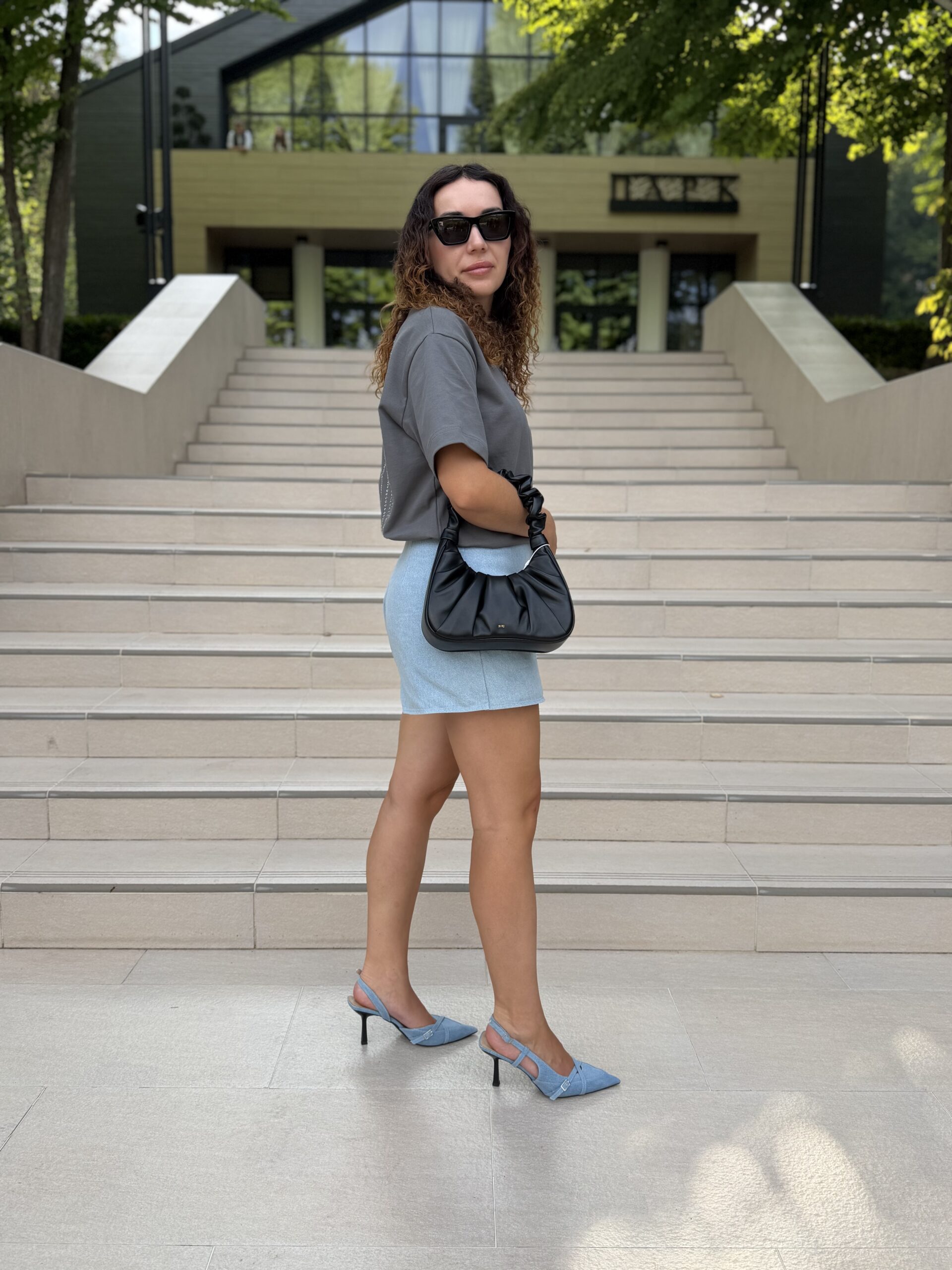 Gabbi Ruched Hobo Handbag у кольорі Black - жіноча сумочка JW PEI - Зображення 8