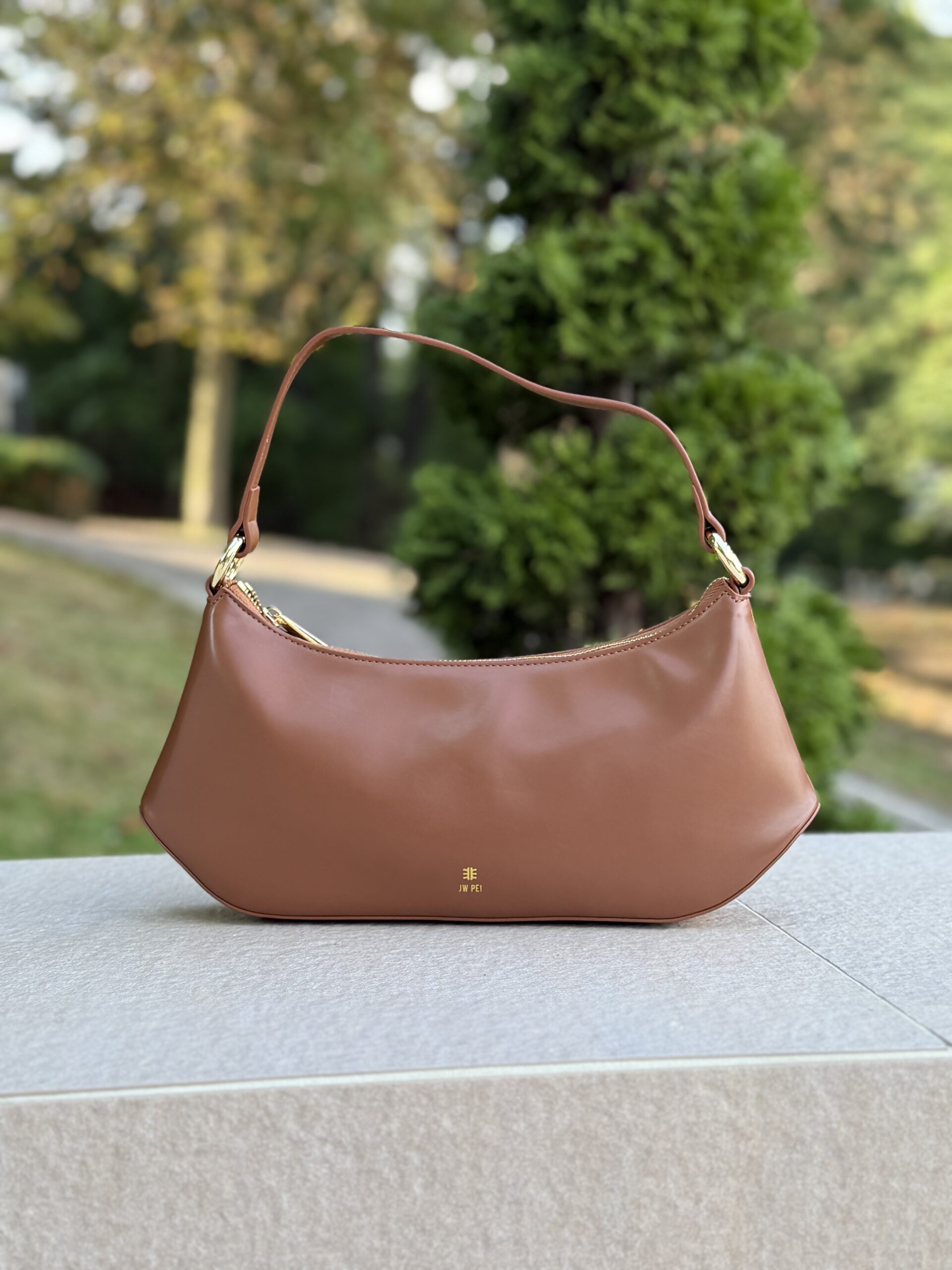 Lily Shoulder Bag у кольорі Brown - жіноча сумочка JW PEI - Зображення 8