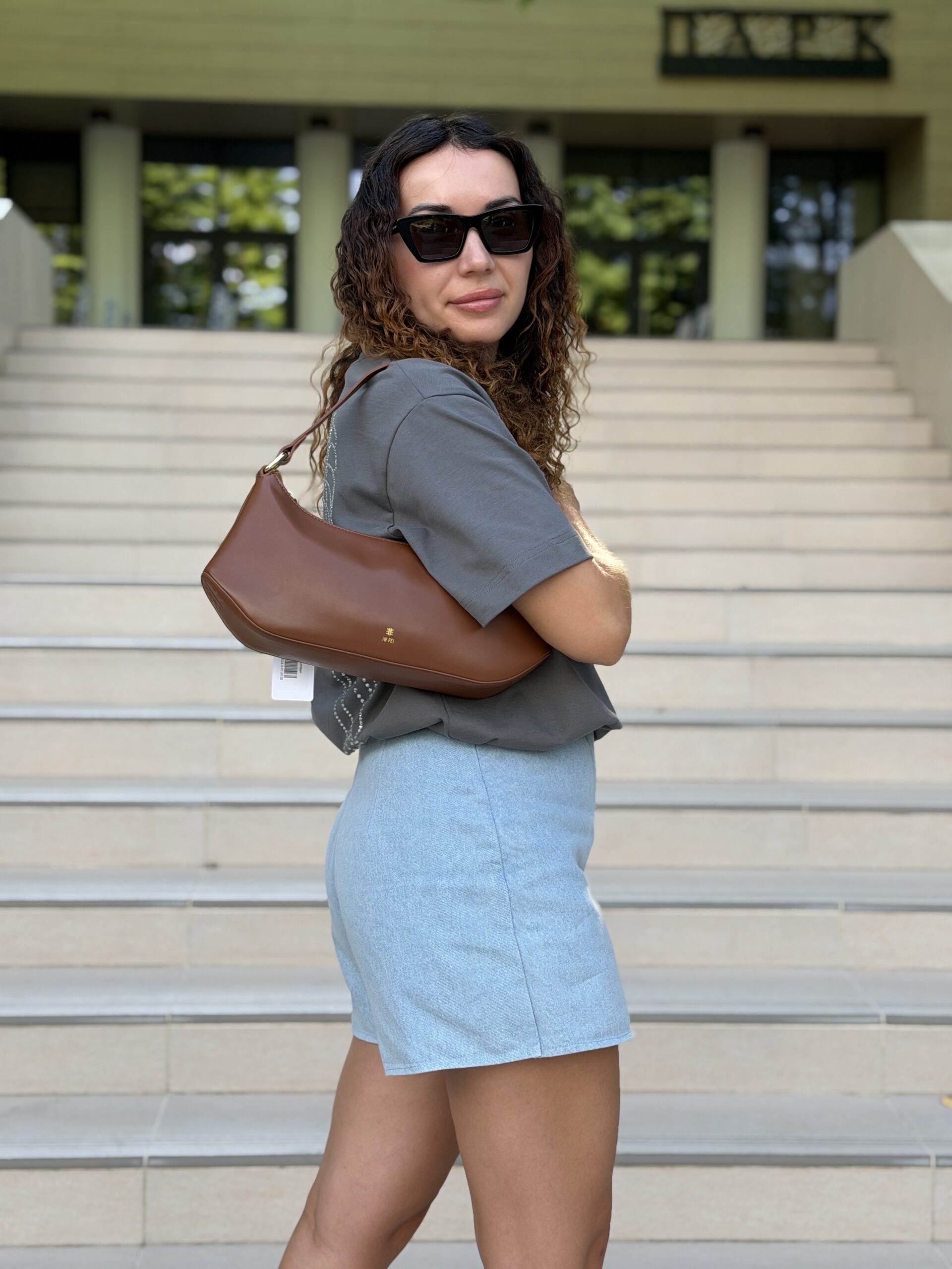 Lily Shoulder Bag у кольорі Brown - жіноча сумочка JW PEI - Зображення 4