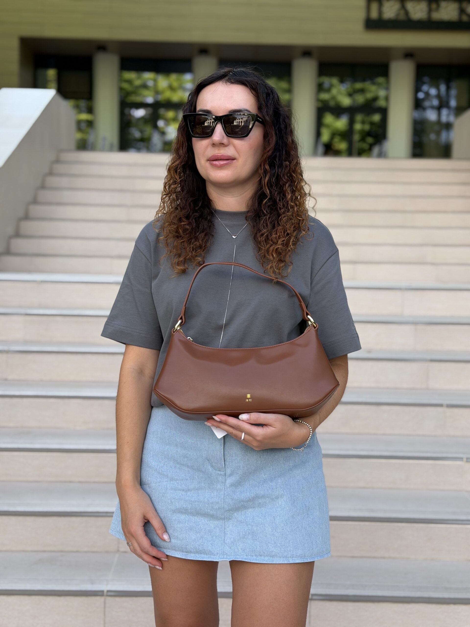Lily Shoulder Bag у кольорі Brown - жіноча сумочка JW PEI - Зображення 2