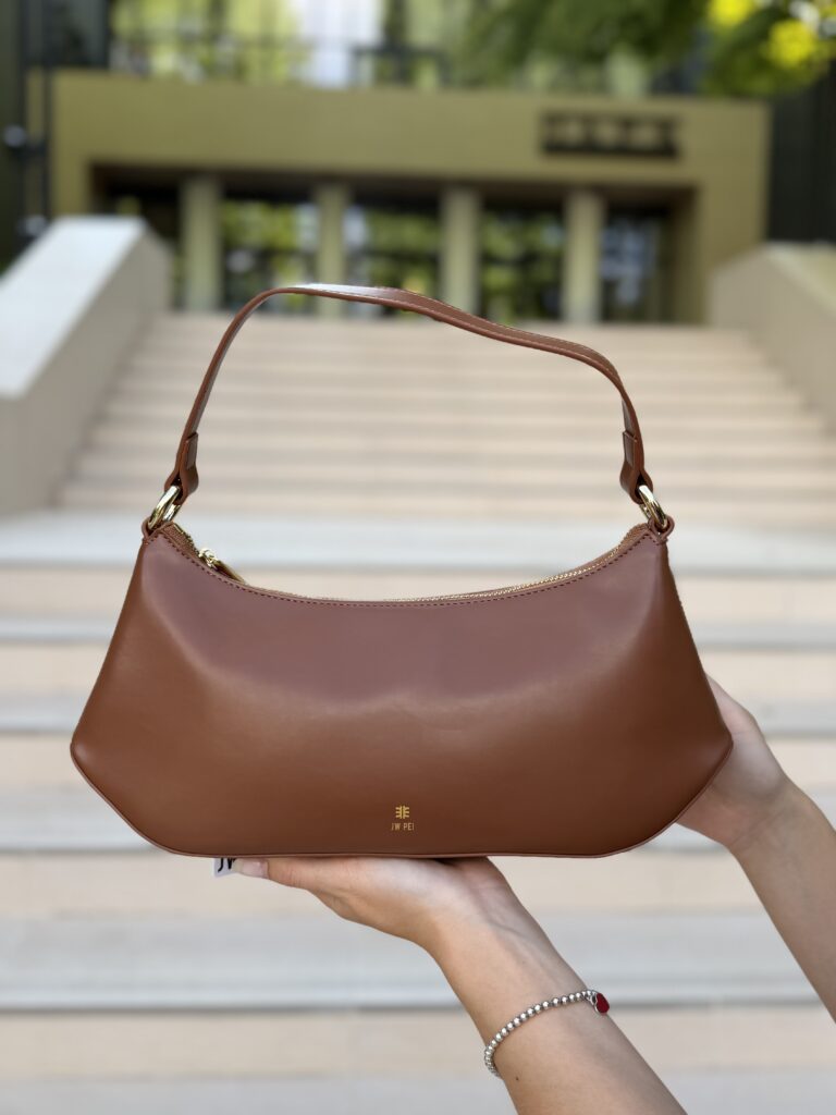 Lily Shoulder Bag у кольорі Brown - жіноча сумочка JW PEI