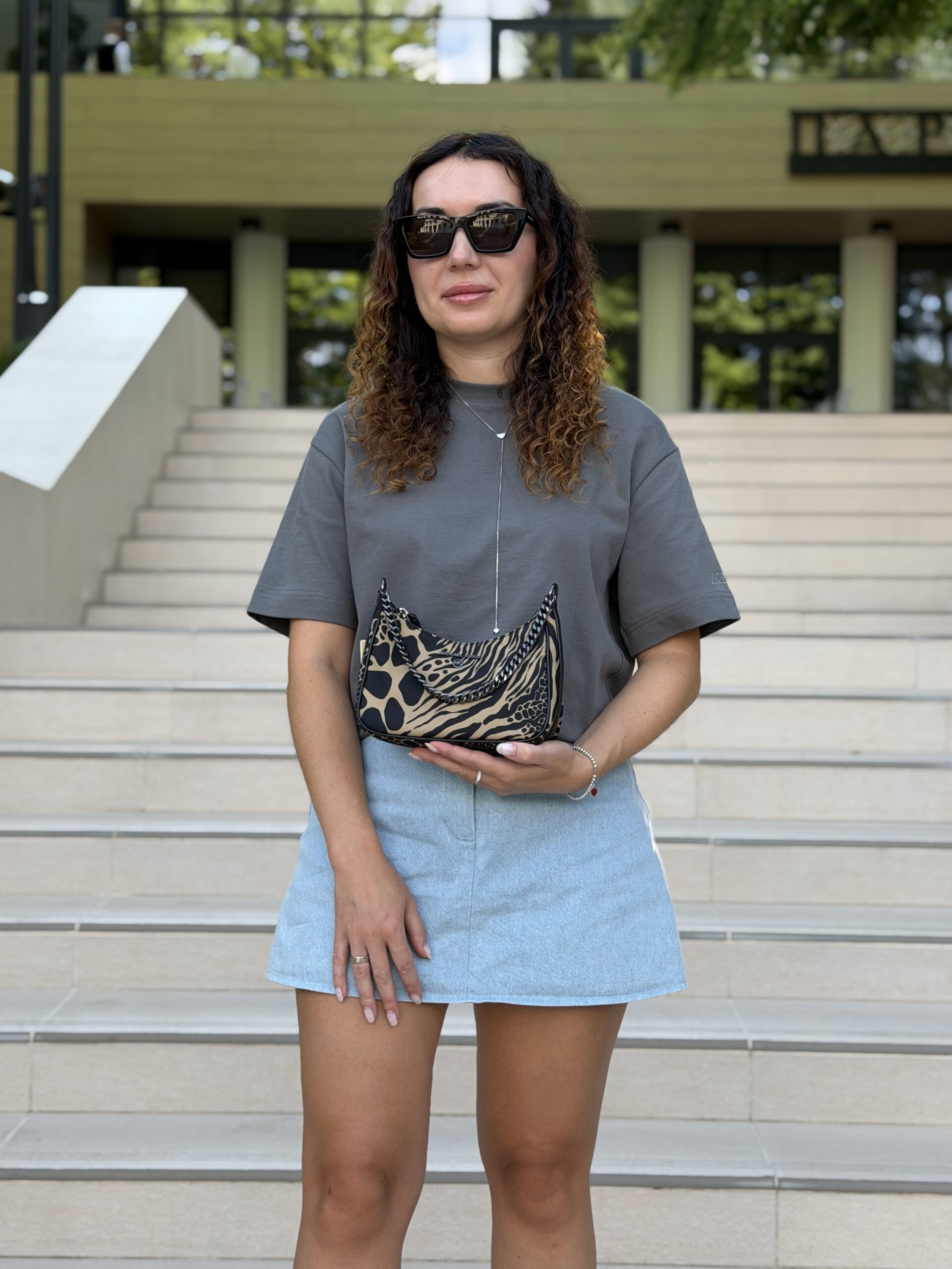 Jet Set Charm Small Animal Print Nylon Shoulder Bag у кольорі Black Camel - жіноча сумочка Michael Kors - Зображення 5