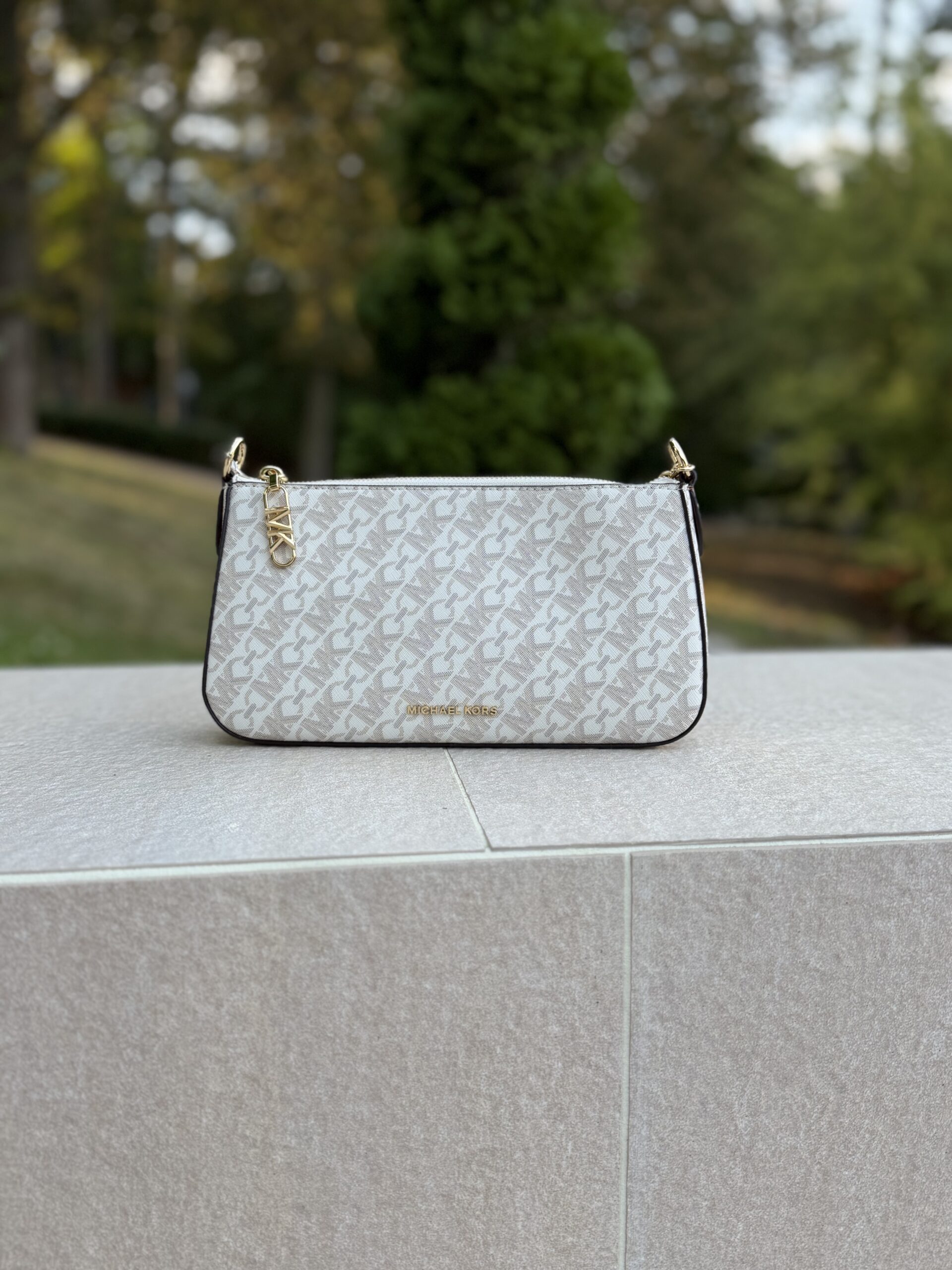 Empire Medium Chain-Link Pochette у кольорі Vanilla Luggage - жіноча сумочка Michael Kors - Зображення 3