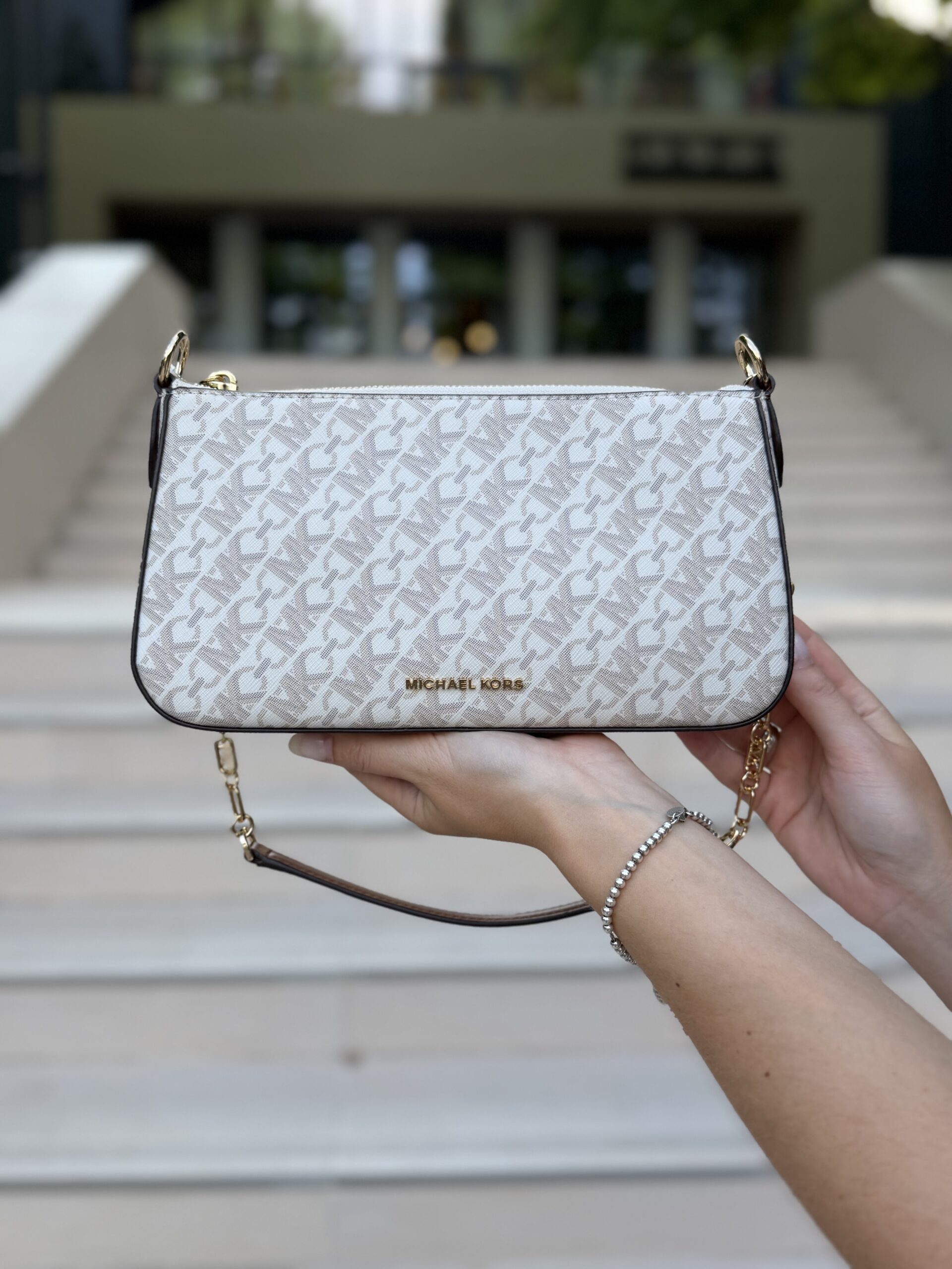 Empire Medium Chain-Link Pochette у кольорі Vanilla Luggage - жіноча сумочка Michael Kors - Зображення 8